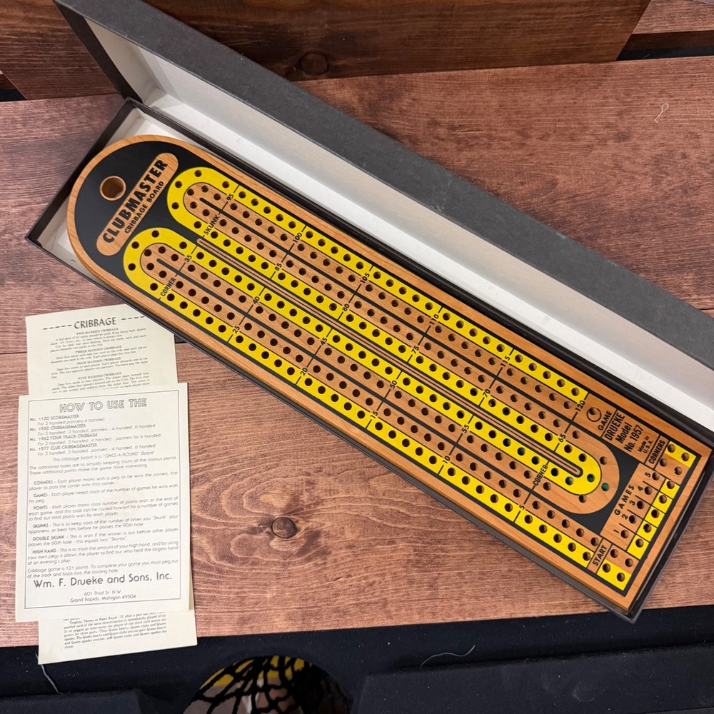 Vintage Drueke Model 1957 Clubmaster Cribbage Board Wood 3 Track Yellow/Blk USA‎